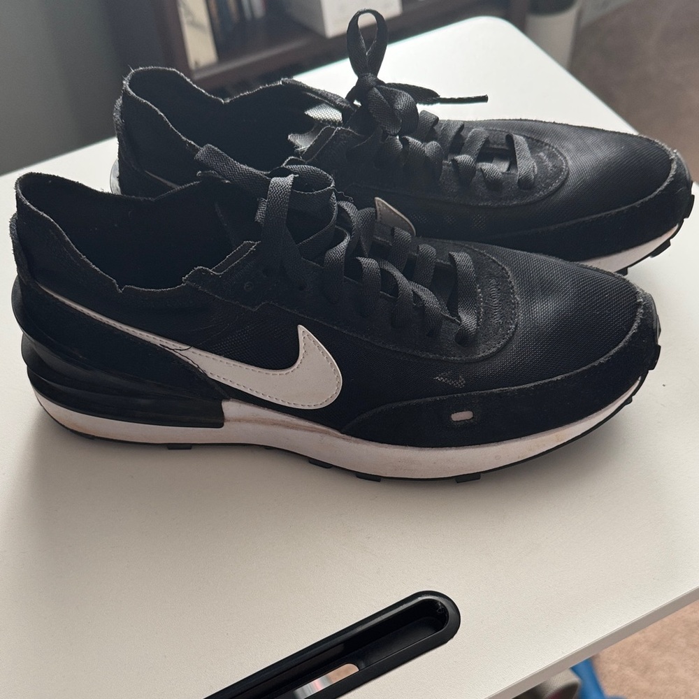 Nike Womens Black and White Waffle 1 size 9.5